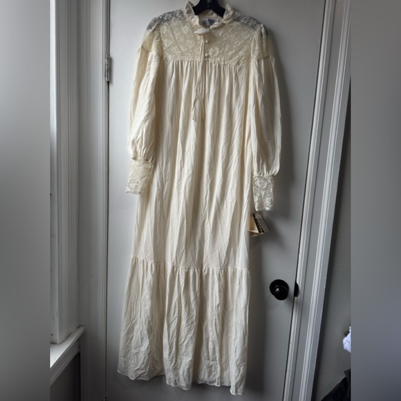 Lily of France Other - Vintage Lily of France Cream Lace-Trim Maxi Long Sleeve Nightgown